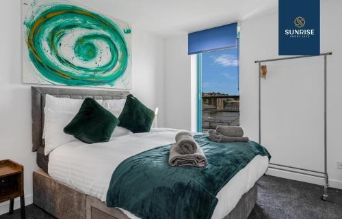 Dundee Apartamento | THE PENTHOUSE- INVOICE and REDUCED PRICE only via SUNRISE SHORT LETS DUNDEE, Spacious, Stunning Views, Foosball Table, 3 Large Rooms, Central Location, River Front, 1 Min From Tay Bridge, V&A, Train Station, City Centre, Lift Access, Free Parking & WiFi