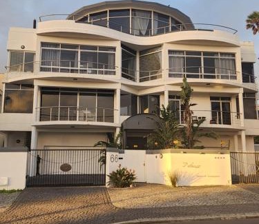 West Beach Casa | The Penthouse, Pub Lounge and Porch on the Palace, Bloubergstrand