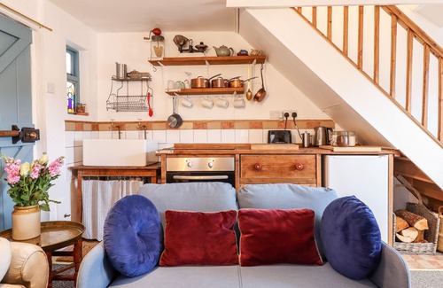Lympstone Casa | THE PEPPER POT, pet friendly, character holiday cottage in Lympstone