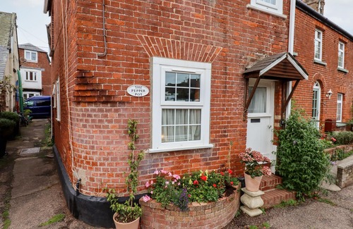 Lympstone Casa | THE PEPPER POT, pet friendly, character holiday cottage in Lympstone