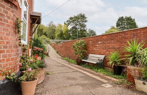 Lympstone Casa | THE PEPPER POT, pet friendly, character holiday cottage in Lympstone