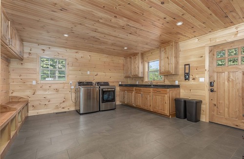 Mt. Sherman Casa | The Perch Family Cabin|Sleeps 18 |Pool + Hot tub with a View
