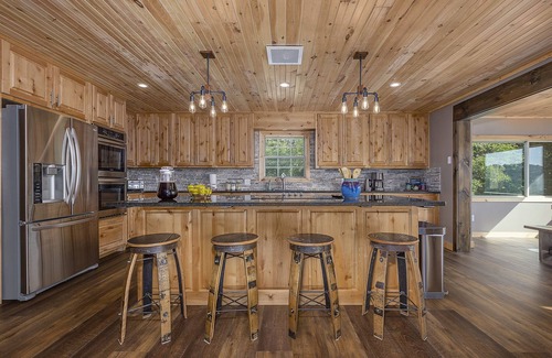 Mt. Sherman Casa | The Perch Family Cabin|Sleeps 18 |Pool + Hot tub with a View