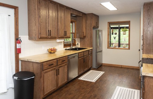 Countryside Acres Cabina | The Perch - Hot Tub, Game Room and Gorgeous Views