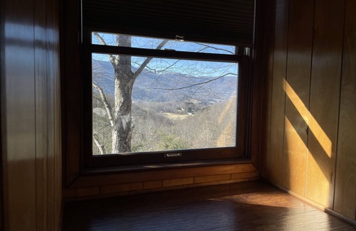 Countryside Acres Cabina | The Perch - Hot Tub, Game Room and Gorgeous Views