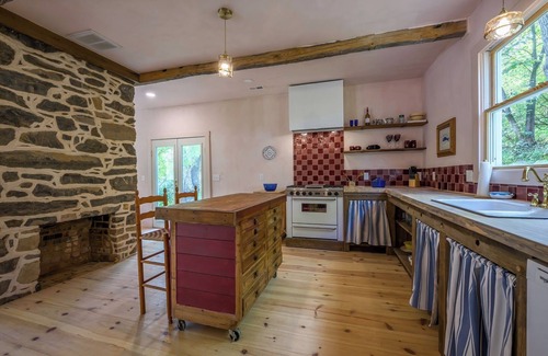 Lexington Cabaña | The Perch - whimsical cottage near lovely Lexington
