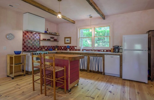 Lexington Cabaña | The Perch - whimsical cottage near lovely Lexington