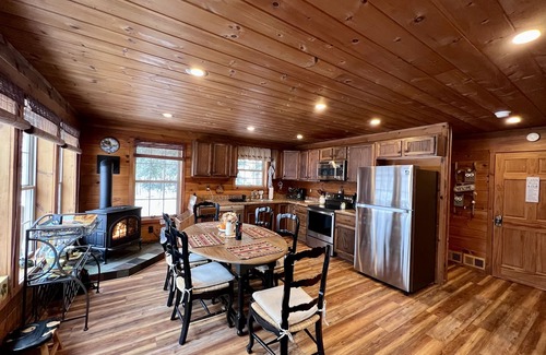 Northville Cabina | El perfecto Adirondack Getaway-Hike! ¡Nadar! ¡Bicicleta! ¡Pescado! ¡Esquí! ¡Relajarse!
