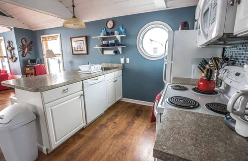 Clinton Cabaña | Recientemente remodelado Beachfront Cottage (The Cottage Viola)