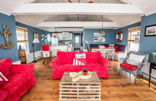 Clinton Cabaña | Recientemente remodelado Beachfront Cottage (The Cottage Viola)