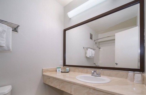 Kahului Casa | The Perfect Family Escape! 2 Roomy Units, Pets Allowed, Near Paukukalo Beach!