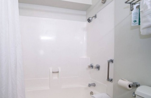 Kahului Casa | The Perfect Family Escape! 2 Roomy Units, Pets Allowed, Near Paukukalo Beach!