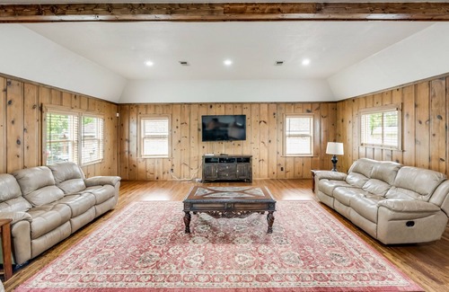 Azle Casa | The Perfect Getaway/Boat Dock/Eagle Mountain!