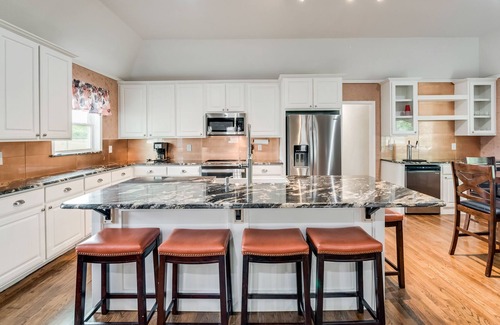 Azle Casa | The Perfect Getaway/Boat Dock/Eagle Mountain!