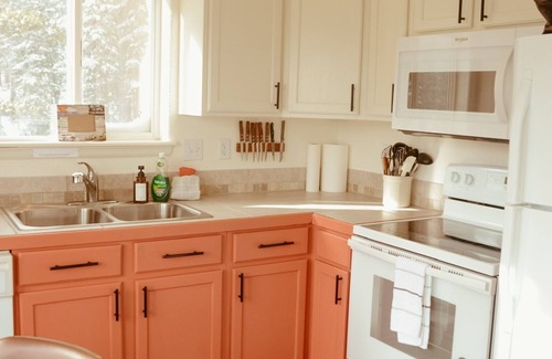 Valley of the Sun Casa | The Perfect Getaway Cabin- Mt. Views- Wood Stove