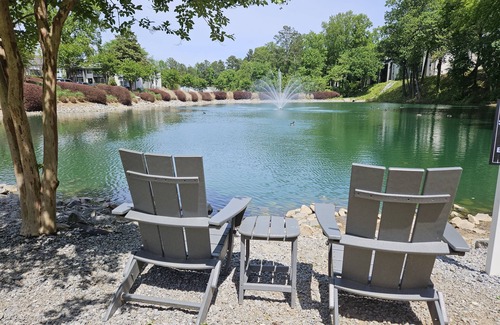 Smyrna Apartamento | The perfect Getaway, free parking, 5 min walking to Truist park and Roxy