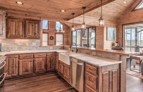 Cherry Log Cabina | The Perfect Landing - Panoramic Mountain Views | Hot Tub | Game Room | EV Charger