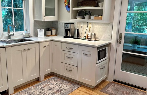 Douglas Casa | The perfect location! The Postcard Cottage in the heart of downtown Douglas.