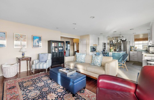 Allyn Casa | The perfect location for a peaceful getaway on Case Inlet in Puget Sound