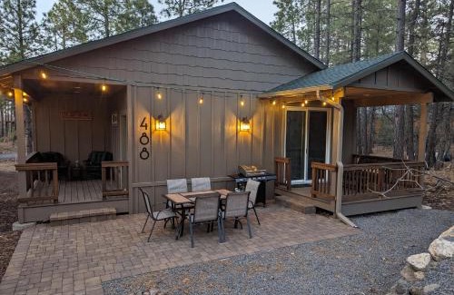Pinetop Casa | The Perfect Pair, Cozy Cottage Lakeside & Hillside Hangout for Large Groups