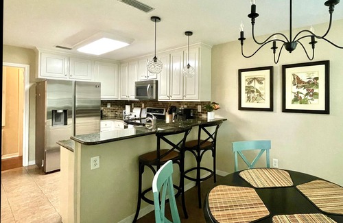 Fairhope Casa | The perfect retreat! Tucked away on a private lane, 15min to downtown Fairhope.
