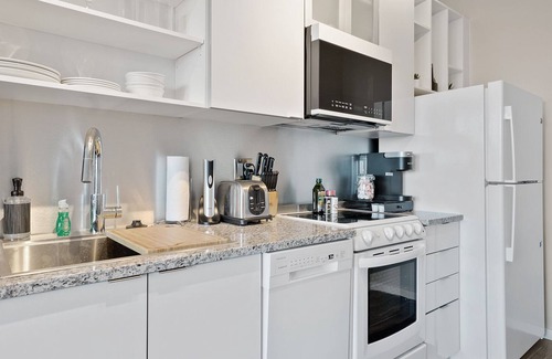 Crossroads Arts District Condominio | The Perfect Retreat: Relax and Rejuvenate in a Stunning Resort Setting 353