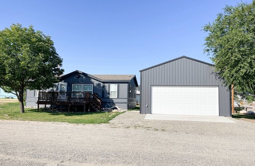 Fort Smith Casa | The perfect stayHome located right next to the Big Horn River and Yellowtail Dam