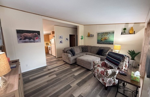 Fort Smith Casa | The perfect stayHome located right next to the Big Horn River and Yellowtail Dam
