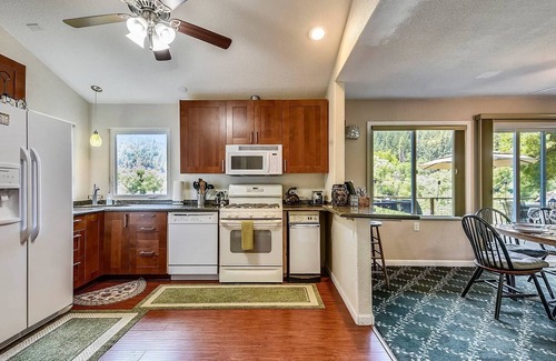 Northwood Casa | Excelente para familias! A pie de río, restaurantes. Zona de juegos y más