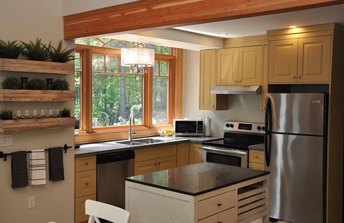 Trent Lakes Cabaña | The perfect winter escape for couples or small families!
