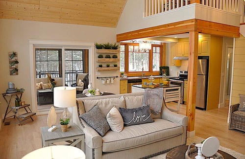 Trent Lakes Cabaña | The perfect winter escape for couples or small families!