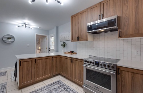 Fort Mill Casa | The Periwinkle Cottage, 3BR, 2BA Fort Mill Retreat. Close to Downtown!