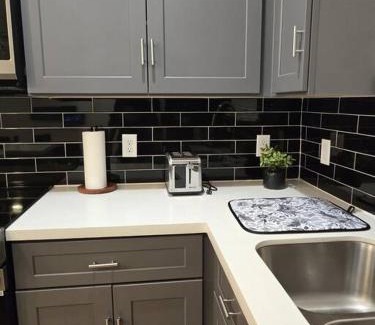 Southeast Houston Casa | The Pershing Pad is at a Central location 3BR Sleeps 10
