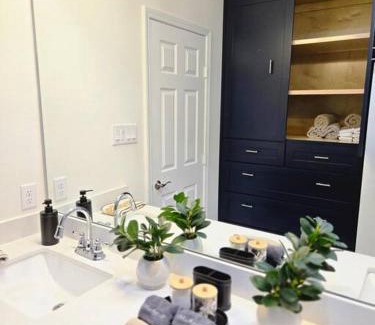 Southeast Houston Casa | The Pershing Pad is at a Central location 3BR Sleeps 10