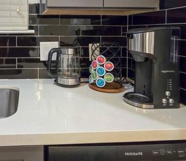 Southeast Houston Casa | The Pershing Pad is at a Central location 3BR Sleeps 10
