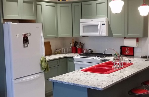 East Aurora Apartamento | El Apartamento de las Personas - en el corazón de East Aurora