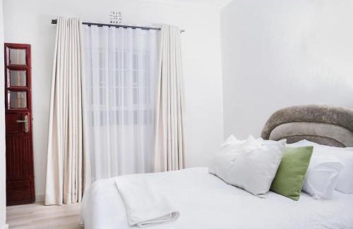 Naivasha Apartamento | The Petal Pouch