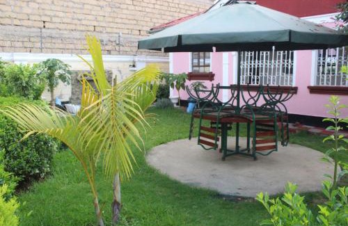 Naivasha Apartamento | The Petal Pouch