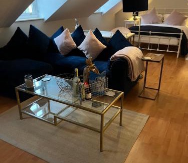 Aldermaston Wharf Apartamento | The Pheasantry - guest house in beautiful rural location