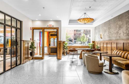 Bangor Apartamento | The Phenix Historic DTWN Hotel, King Bed, Room # 311