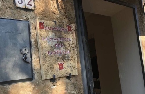 Mugnano in Teverina Casa | La piazzetta del castello