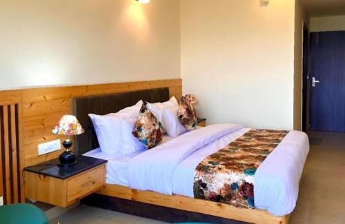 Mussoorie Hotel | The Pine Woods A Luxury Resort in Mussoorie Rooftop Restro