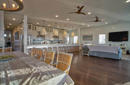 Ocean Isle Beach Casa | The Pineapple Beach Club, un retiro majestuoso frente al mar (para 36 personas).