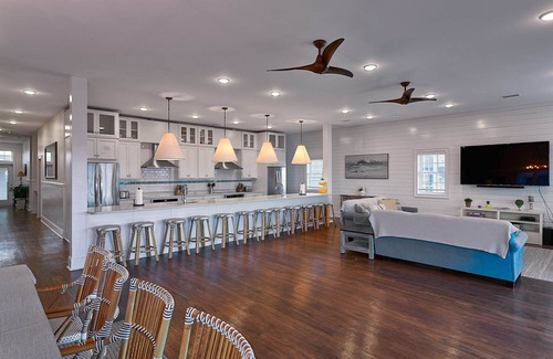 Ocean Isle Beach Casa | The Pineapple Beach Club, un retiro majestuoso frente al mar (para 36 personas).