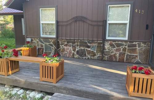 East Glacier Park Village Cabaña | The Pinecone Cottage East Glacier Park