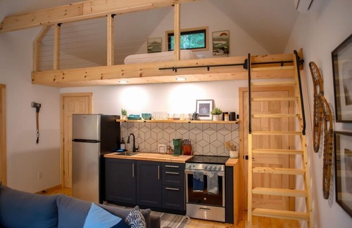 Wilmington Apartamento | The Pines Cabin | New Tiny Home Near Mt Snow!
