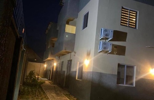 Kwali Apartamento | The Pines Court Apartment