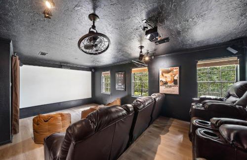 Oak Ridge North Casa | The Pines I Sleeps 12 I Private Pool I Patio & BBQ