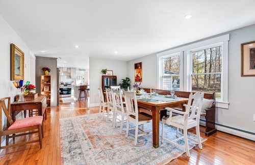 Norwich Casa | The Pines- Luxury Norwich home 5 miles to Dartmouth