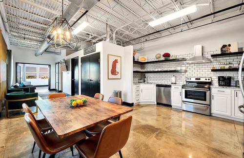 Brazos Condominio | The Pink Cheetah, Luxury Condo in Downtown Waco